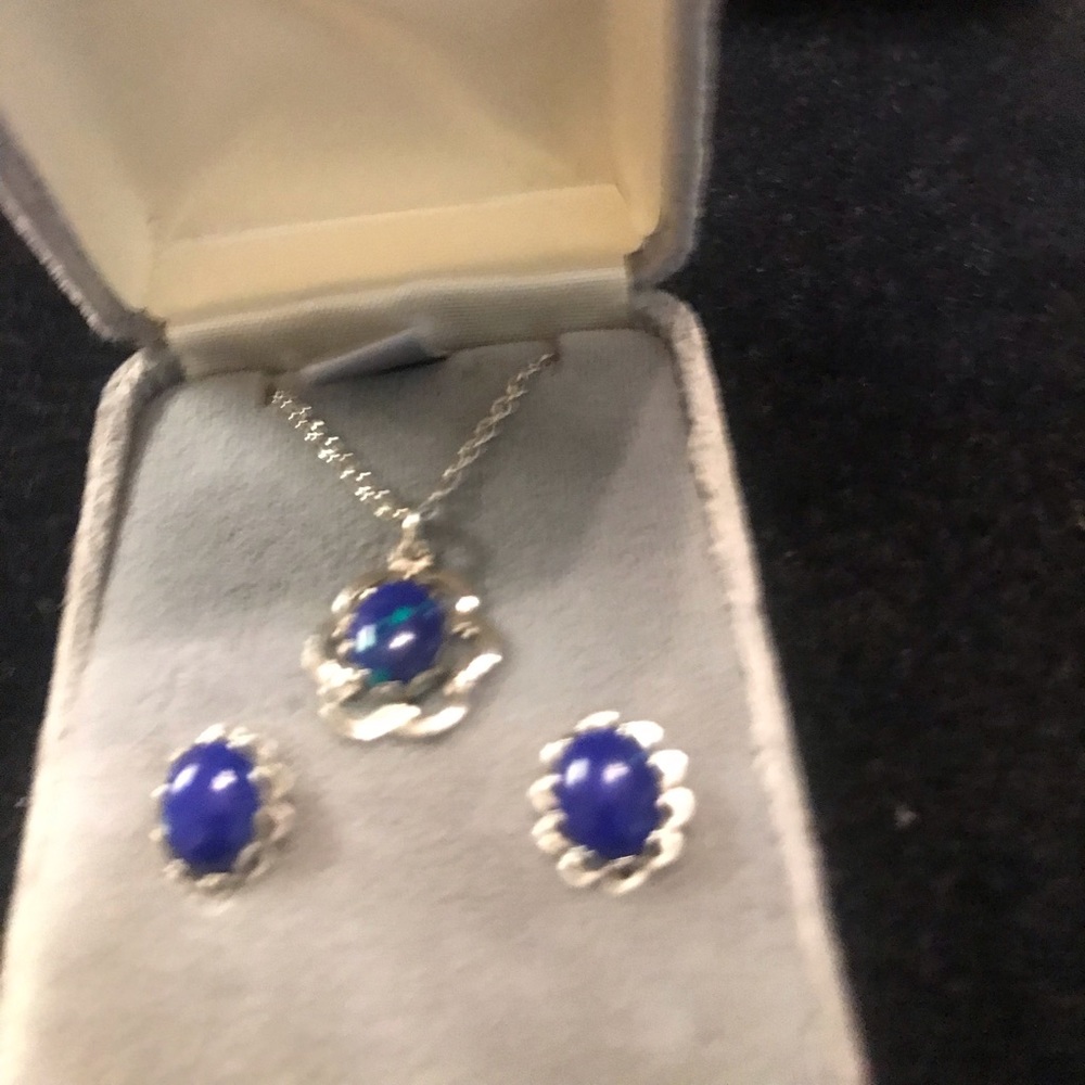 Mervyns blue earring and necklace set